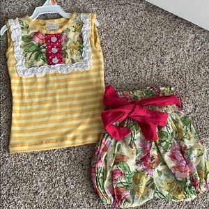 Persnickety shorts set